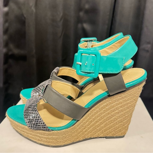 CALVIN KLEIN
Ellison two-tone espadrille Turquoise and Gray Wedge Sandals - Picture 9 of 16